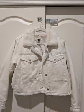 Universal Thread Cream Teddy Sherpa Jacket with Faux-Fur Collar